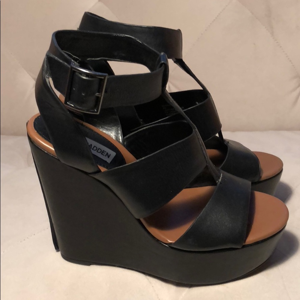 Adorable platforms 💄🌺💕💋 - Picture 3 of 5